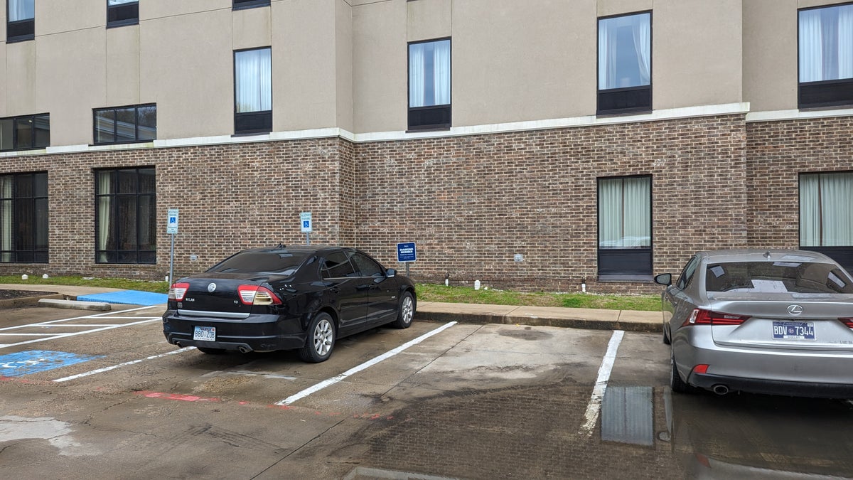 Hampton Inn Suites Hope amenities parking diamond spot