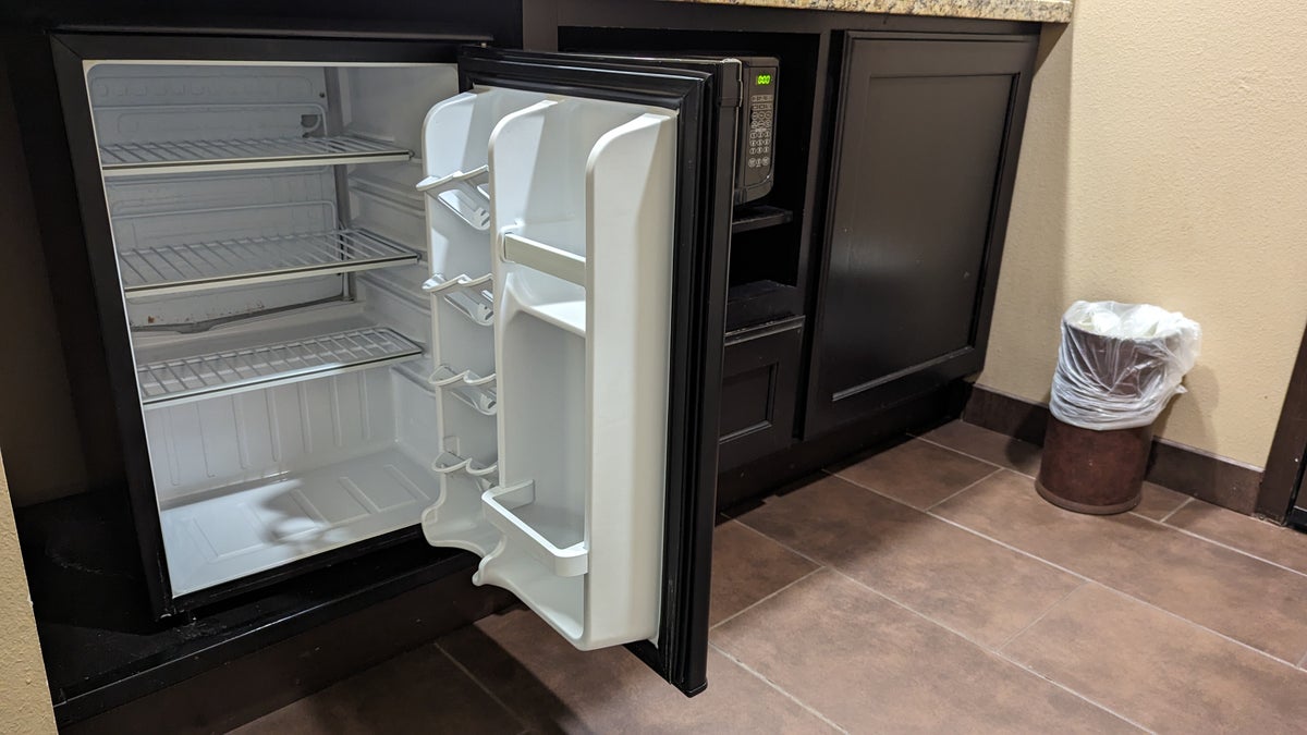 Hampton Inn Suites Hope guestroom kitchen refrigerator
