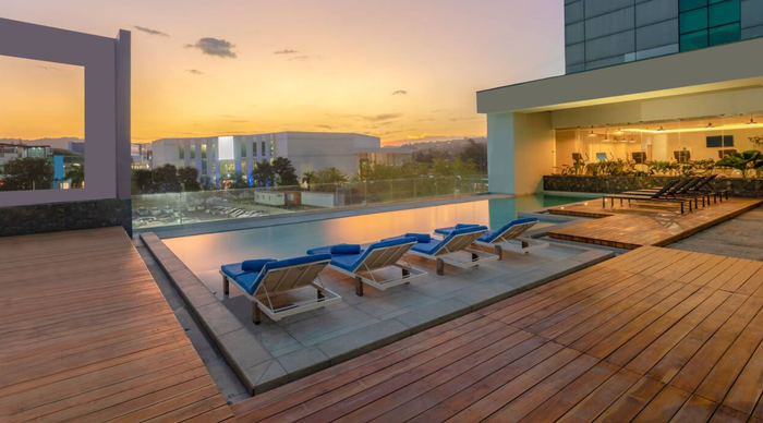 Hyatt Centric San Salvador pool Hyatt Centric San Salvador pool