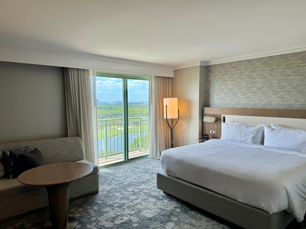 JW Marriott Orlando Grande Lakes Bed and Slider Door