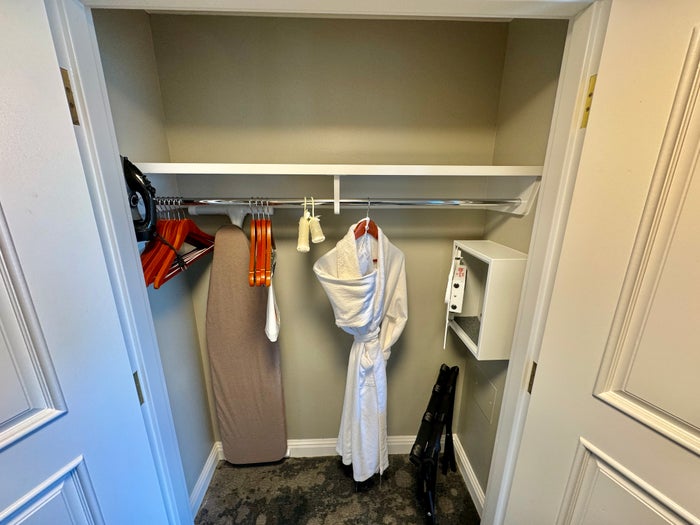 JW Marriott Orlando Grande Lakes Closet JW Marriott Orlando Grande Lakes Closet