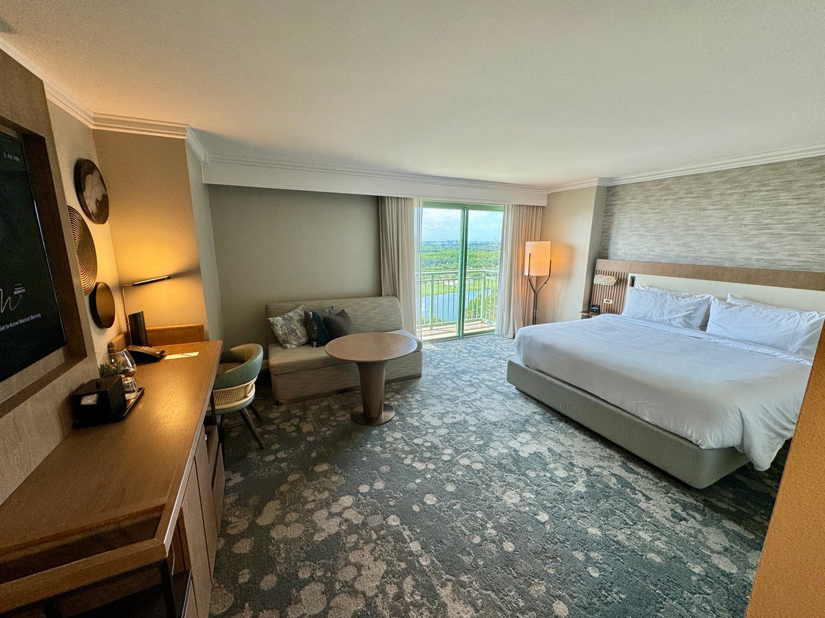 JW Marriott Orlando Grande Lakes Guest Room Overview