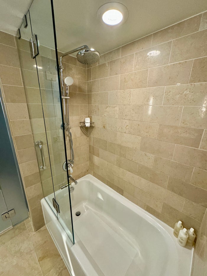 JW Marriott Orlando Grande Lakes Shower JW Marriott Orlando Grande Lakes Shower