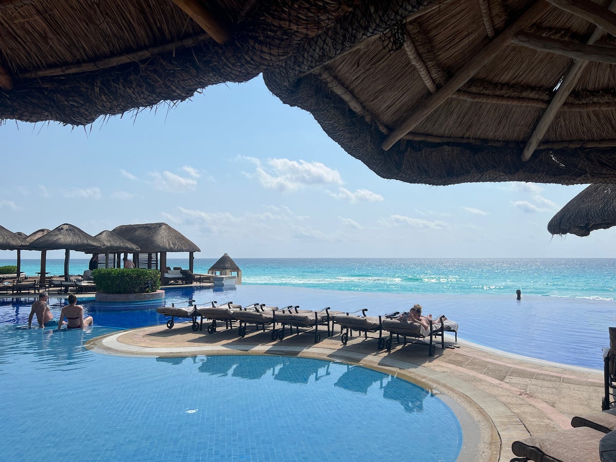 JW Marriott Cancun Pool Island