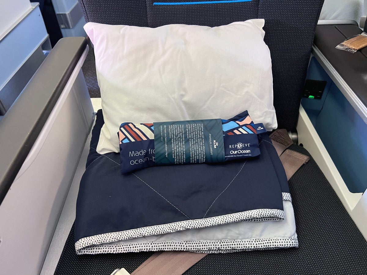 KLM Premium Comfort pillow blanket and amenity kit