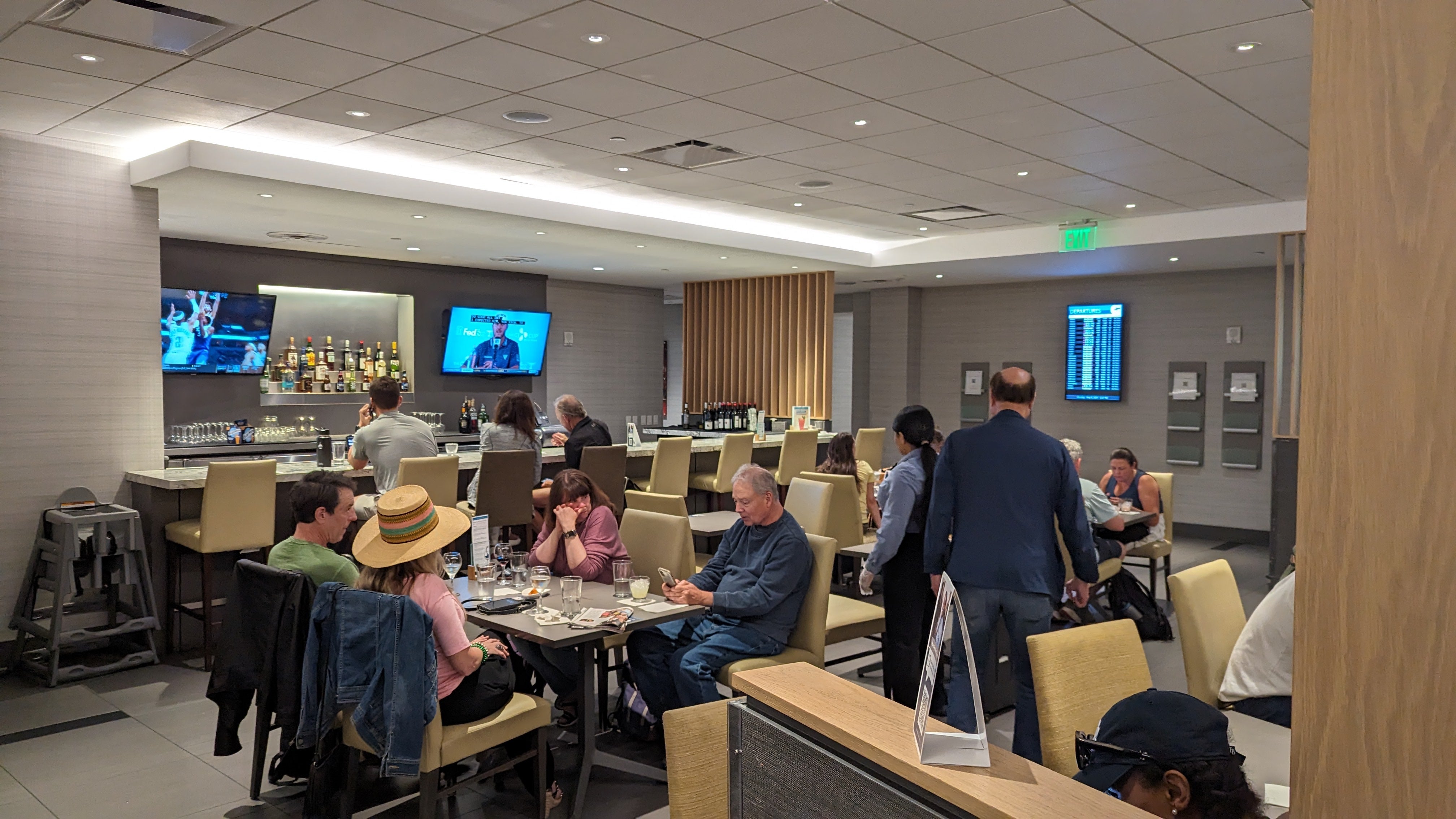 The Club MCO At Orlando International Airport Terminal B [Review]