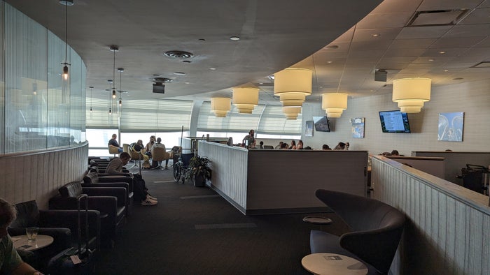 The Club MCO Airside 4 at Orlando International Airport Terminal B [Review]