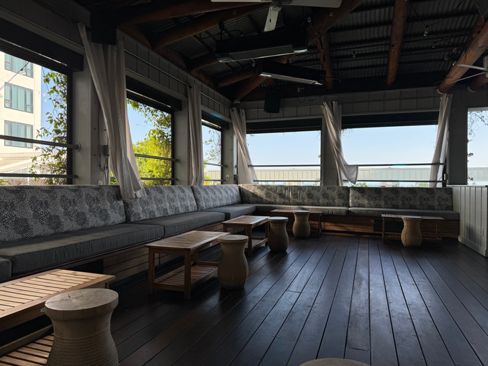 Mondrian Los Angeles Skybar seating