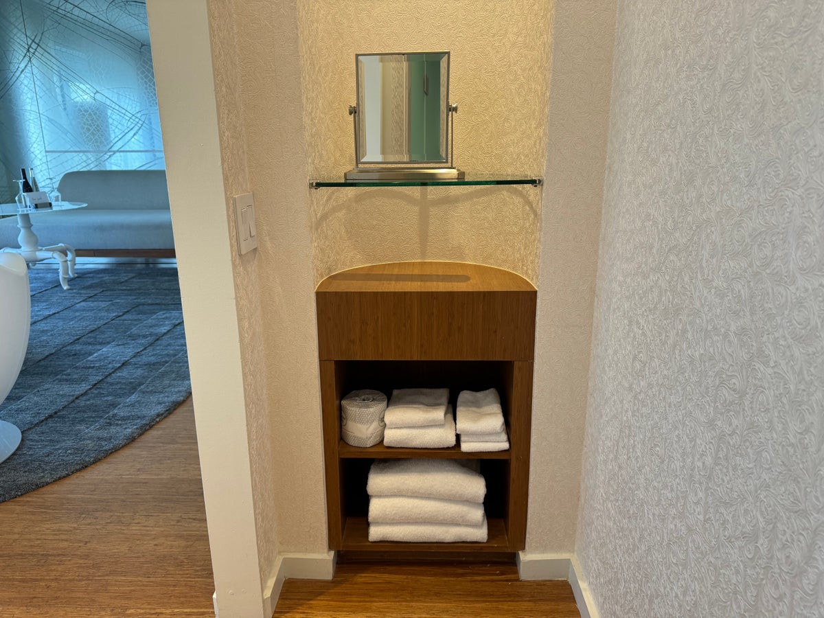 Mondrian Los Angeles deluxe studio suite bathroom towels