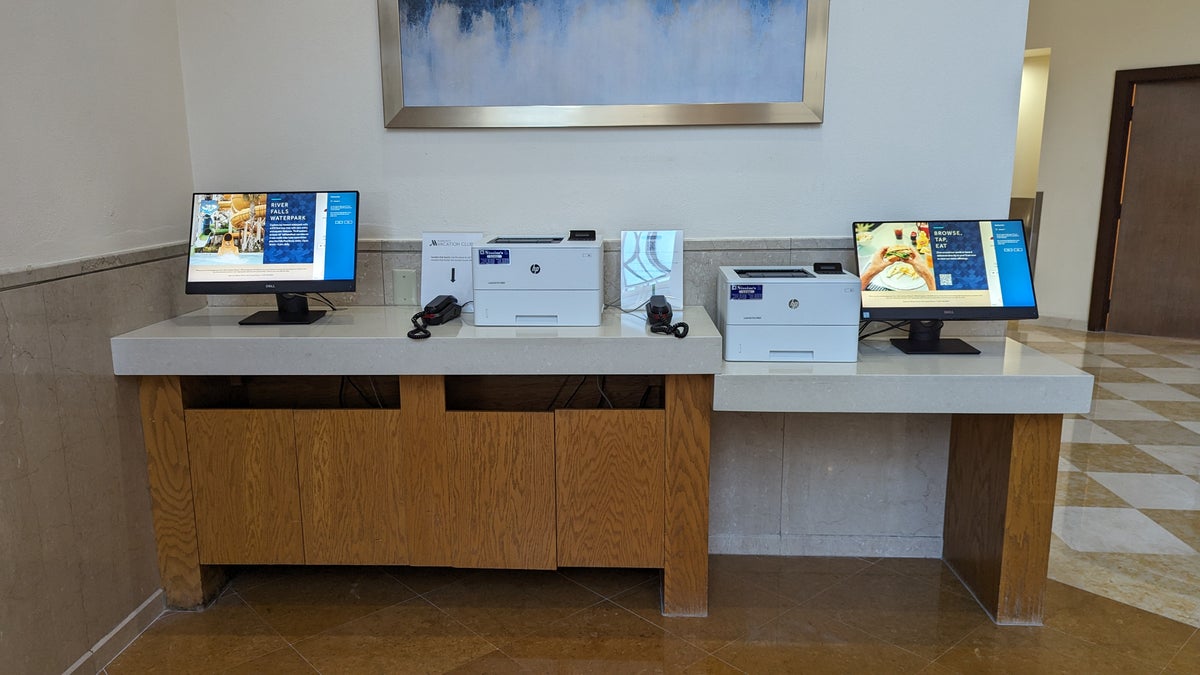 Orlando World Center Marriott amenities business center.