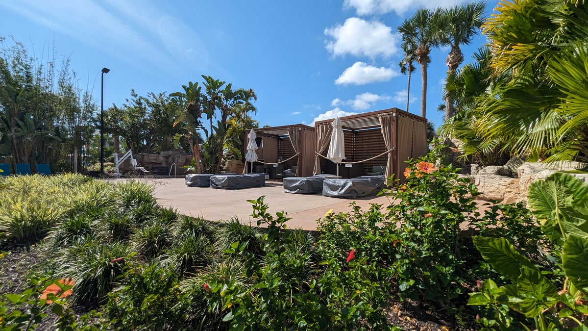 Orlando World Center Marriott amenities pool cabanas and daybeds