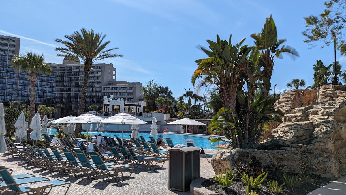 Orlando World Center Marriott amenities pool deck