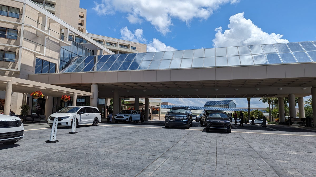 Orlando World Center Marriott entrance drive