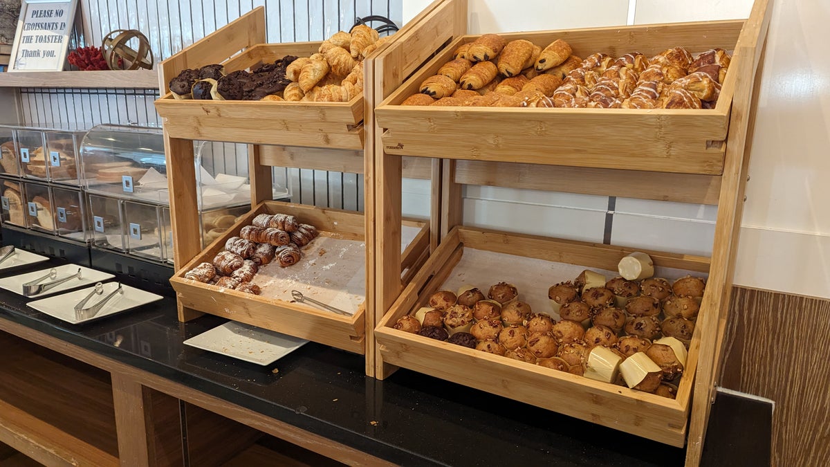 Orlando World Center Marriott food and beverage breakfast buffet bread