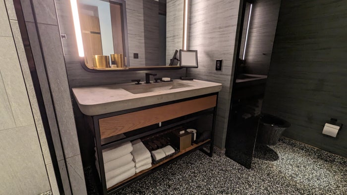 Thompson Austin room bathroom Thompson Austin room bathroom