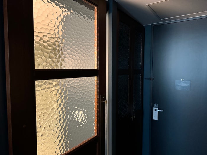 Thompson San Antonio Riverwalk bathroom sliding door