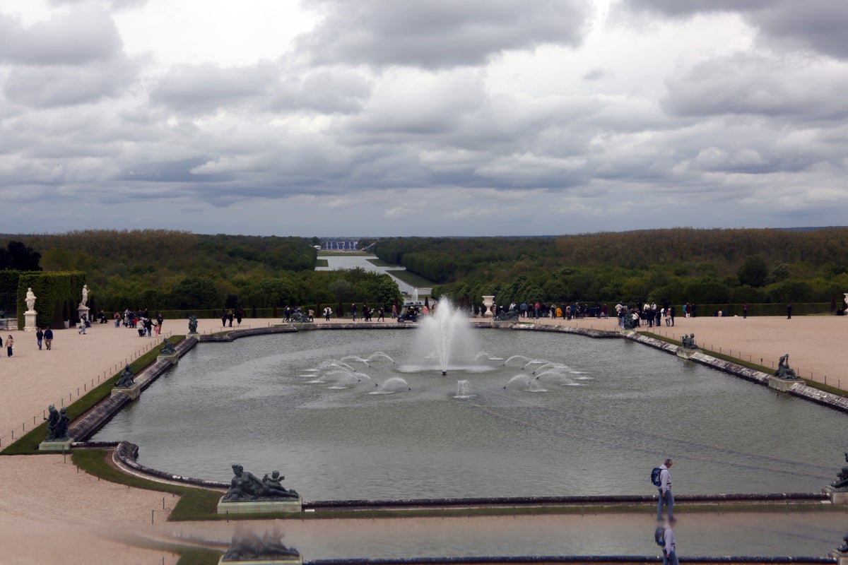 Versailles Gardens water fountain show