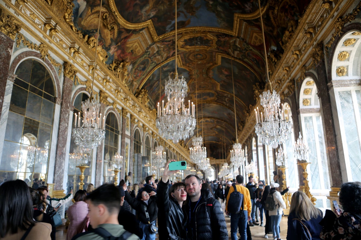 Versailles Hall of Mirrors selfie couple