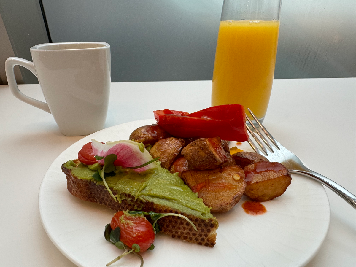 Amex Centurion Lounge LAX breakfast