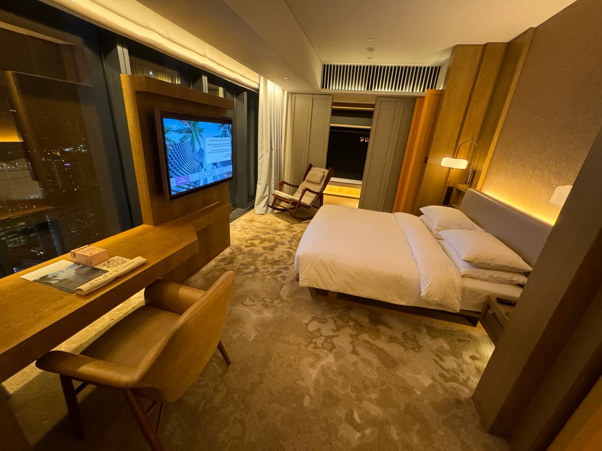 Andaz Singapore King Suite Bedroom