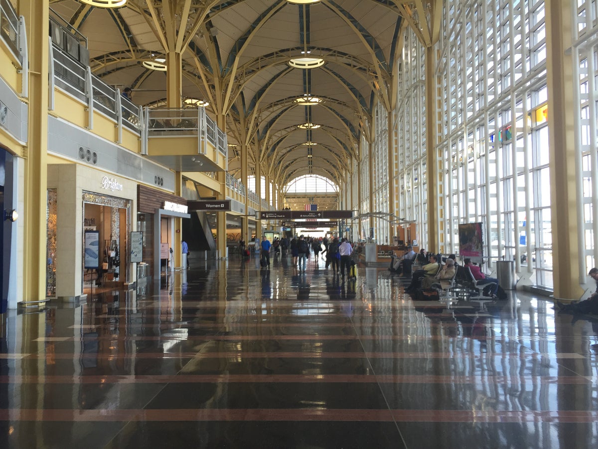 6 Reasons I Always Fly into Reagan Airport When Visiting Washington, D.C.
