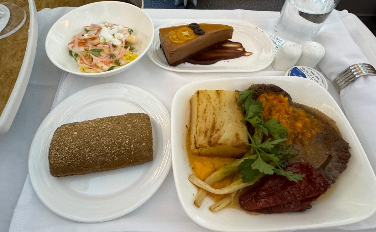 Emirates MIA BOG Lunch Serving