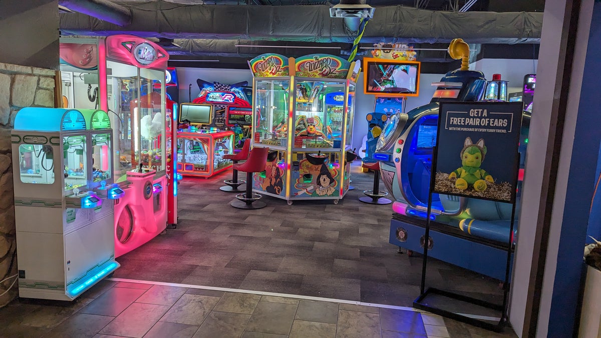 Great Wolf Lodge Grapevine amenities arcade