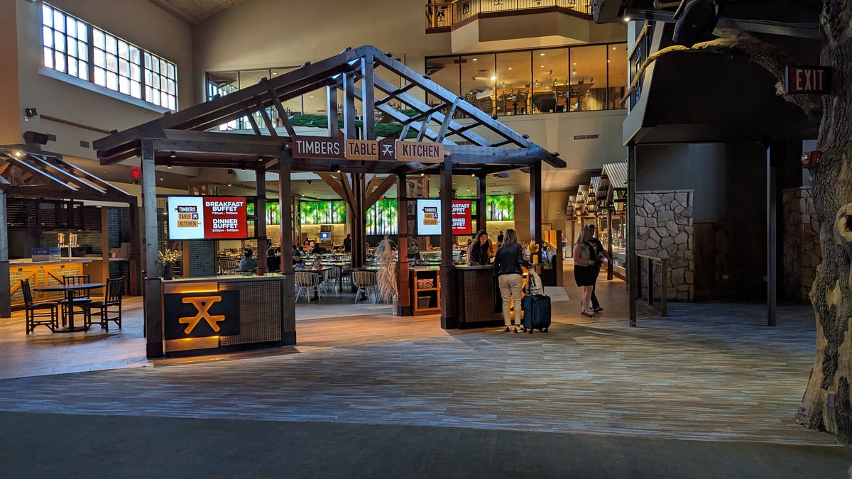 Great Wolf Lodge Grapevine food and beverage Timbers Table