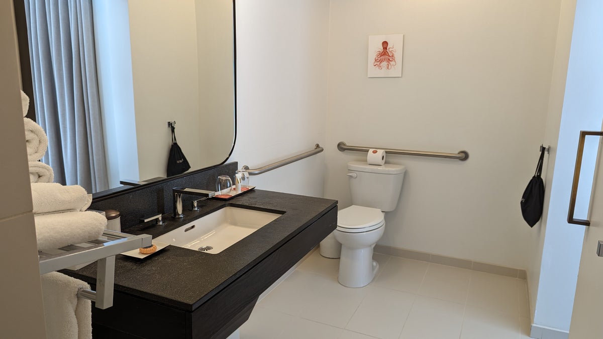 Hotel Kabuki San Francisco guest room bathroom toilet accessible toilet