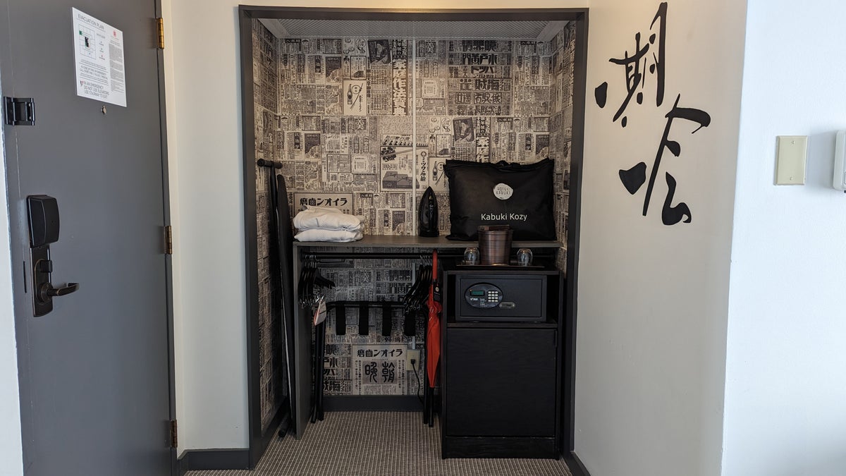 Hotel Kabuki San Francisco guest room entry nook