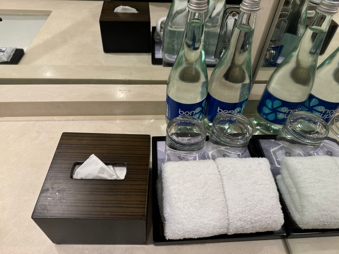Hyatt Regency Hong Kong Tsim Sha Tsui bathroom water towels Hyatt Regency Hong Kong Tsim Sha Tsui bathroom water towels
