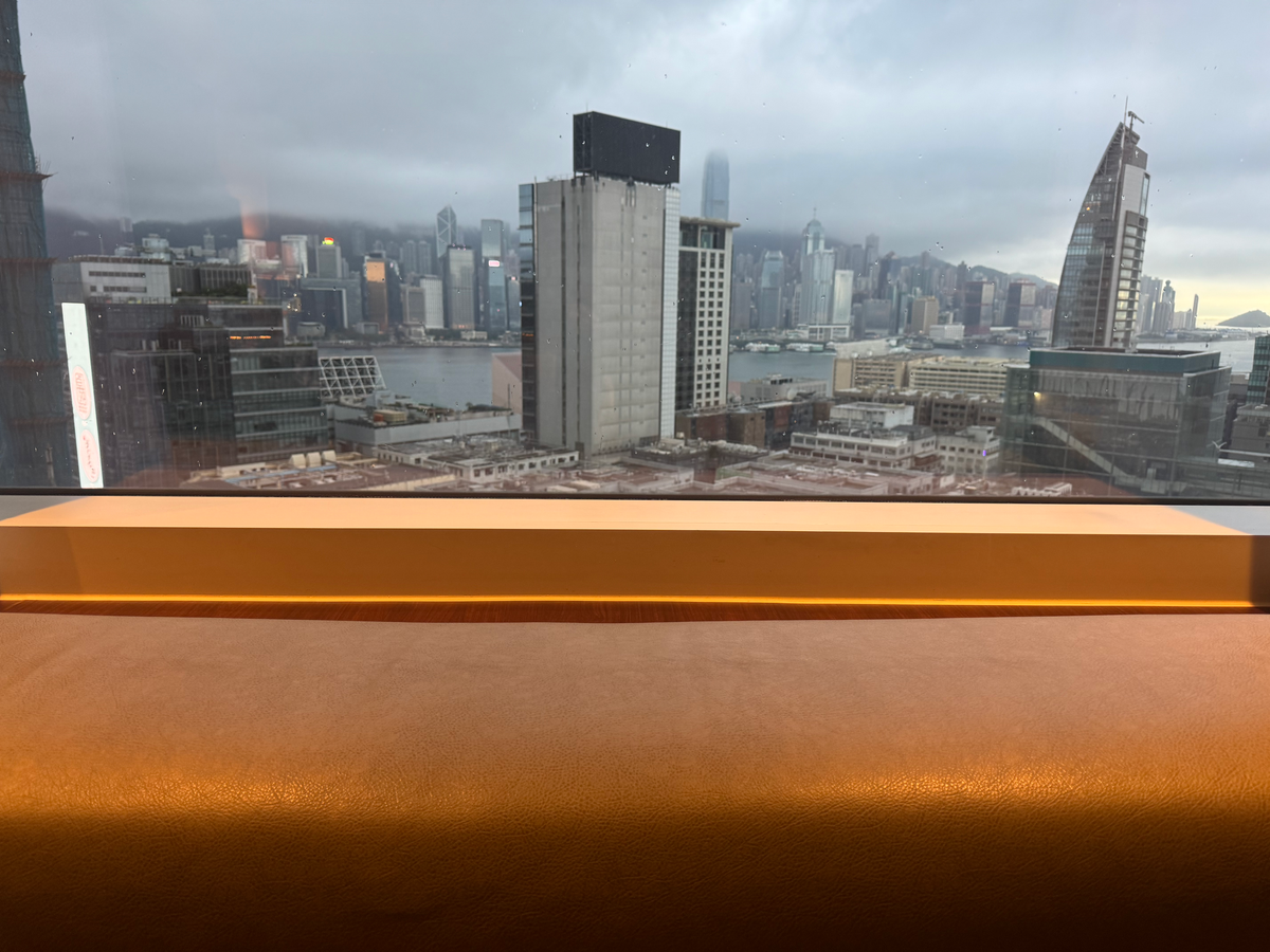 Hyatt Regency Hong Kong Tsim Sha Tsui bedroom bench