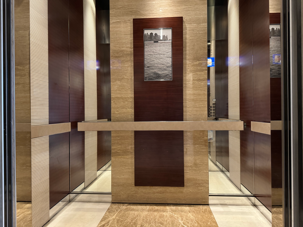 Hyatt Regency Hong Kong Tsim Sha Tsui elevator