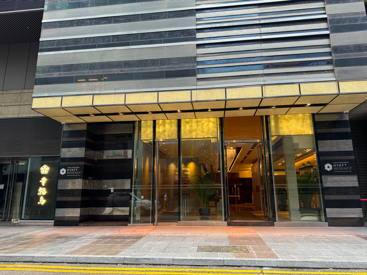 Hyatt Regency Hong Kong Tsim Sha Tsui entrance