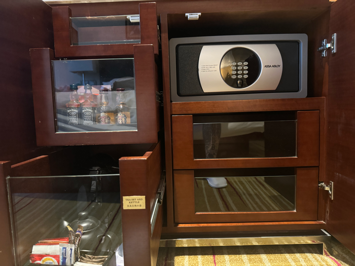 Hyatt Regency Hong Kong Tsim Sha Tsui minibar Hyatt Regency Hong Kong Tsim Sha Tsui minibar