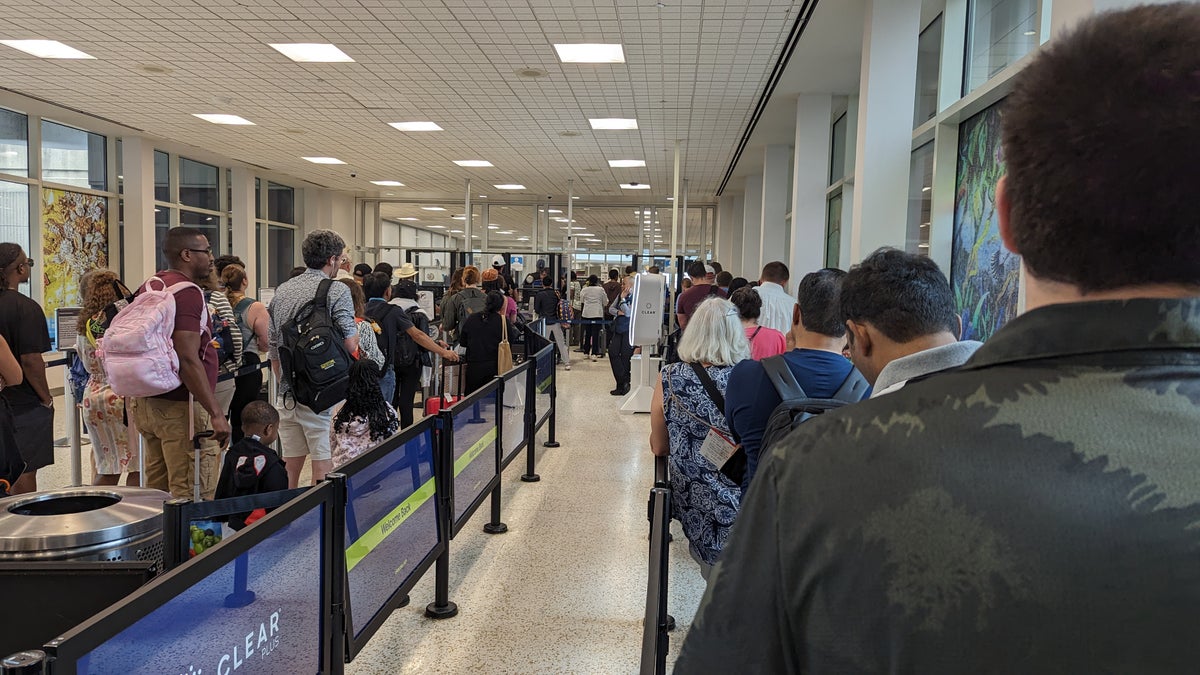 IAH to LAS Terminal A TSA PreCheck screening line 