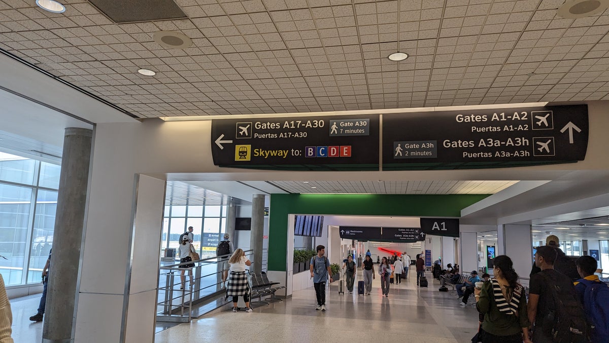 IAH to LAS Terminal A signs 