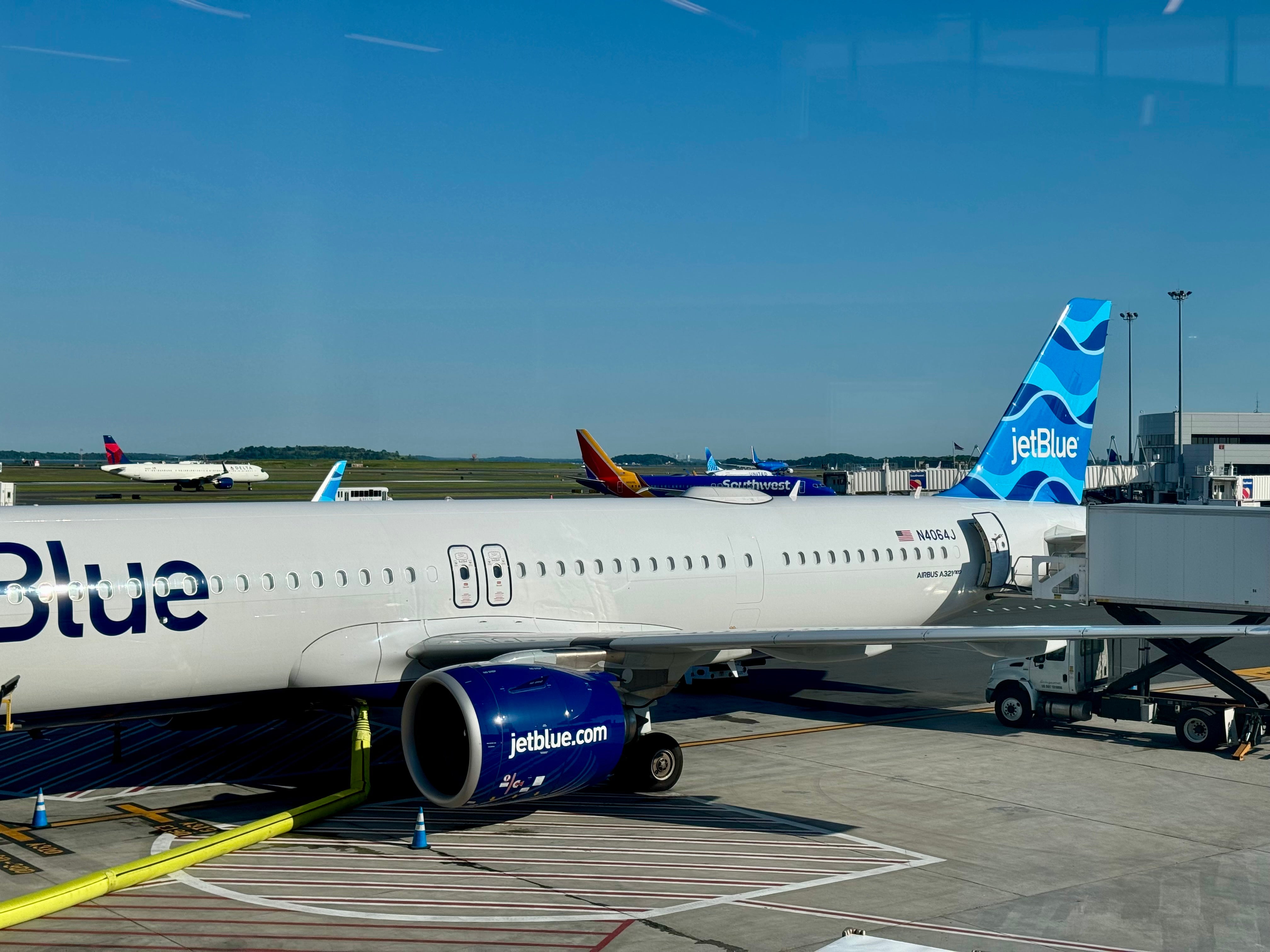 JetBlue’s Restrictive Blue Basic Tickets Now Allow CarryOn Bags