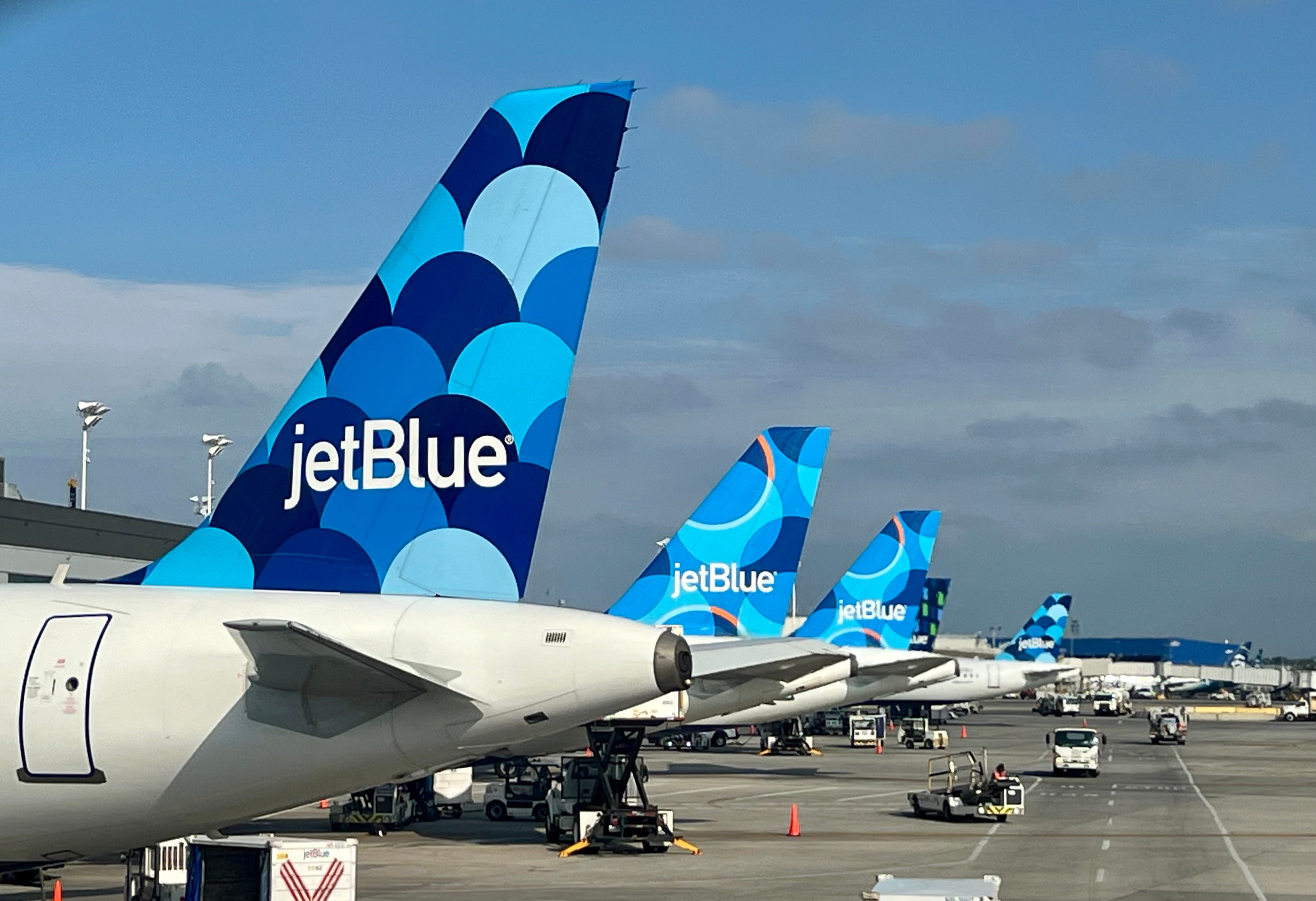 Jetblue Flight Status: How To Avoid Long Security Lines - s9rkysj
