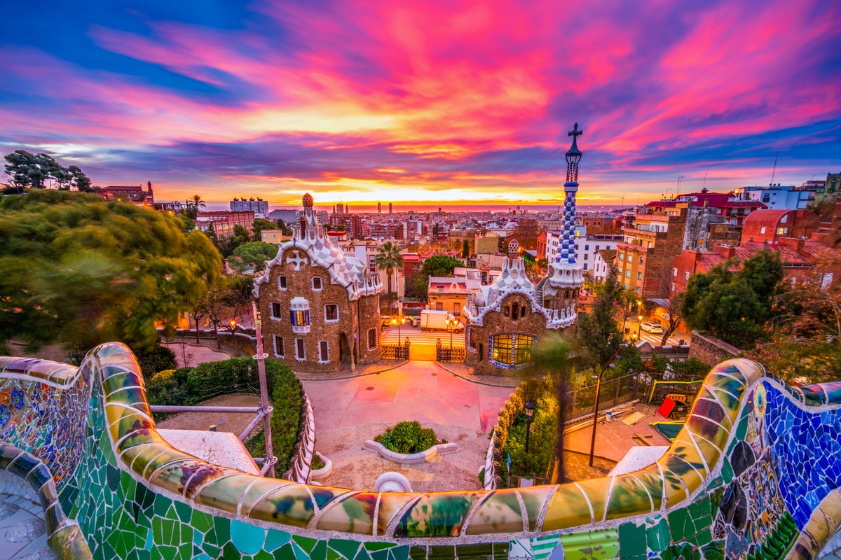 Barcelona Travel Guide: 27 Best Attractions and Hidden Gems [2024]