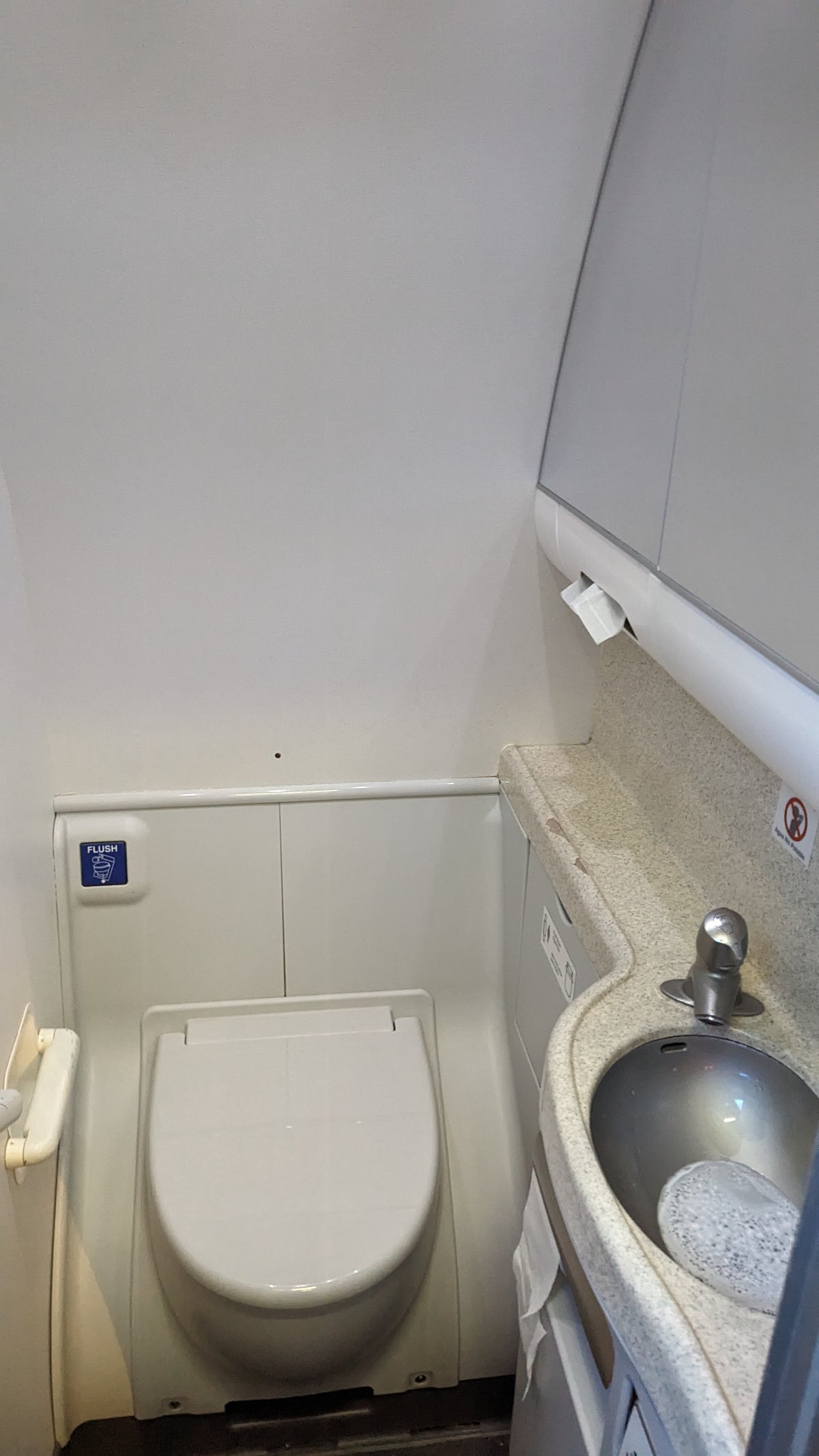 Southwest MCO to HOU amenities bathroom full