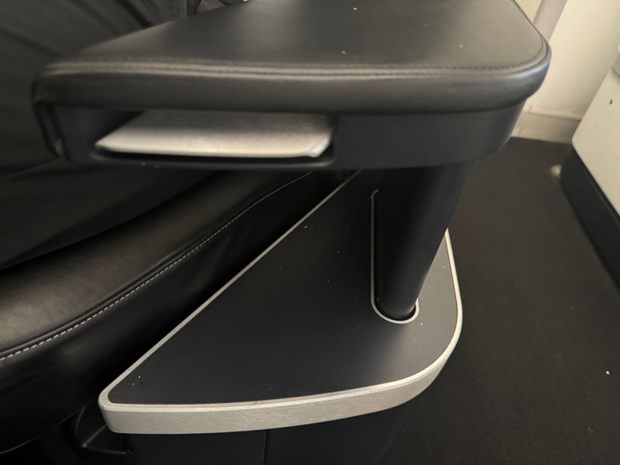 Zipair LAX NRT business class adjustable arm rest up position