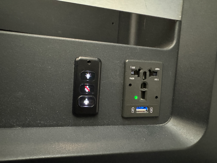 Zipair LAX NRT business class outlet