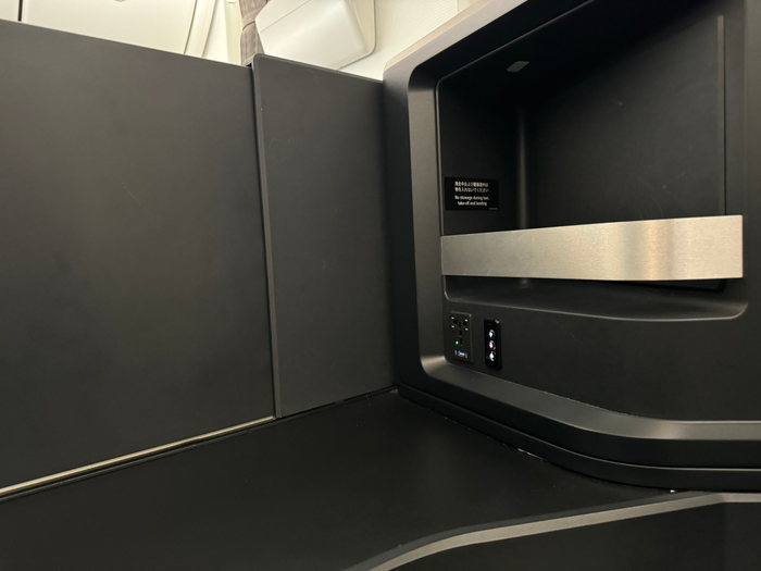 Zipair LAX NRT business class storage and divider