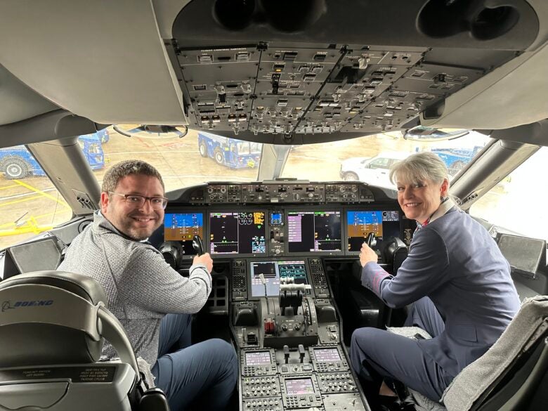 787 Cockpit