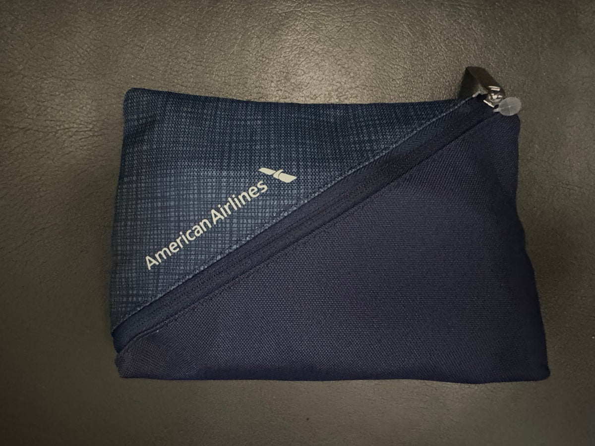 AA Premium Economy 787 Amenity Kit