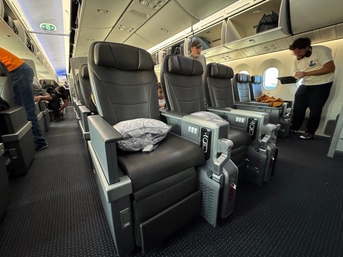 AA Premium Economy 787 Bulkhead Seats AA Premium Economy 787 Bulkhead Seats