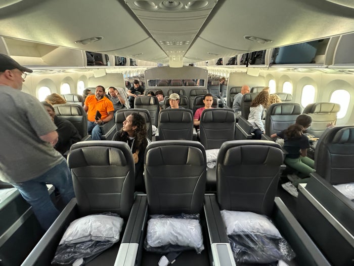 AA Premium Economy 787 Cabin Front View AA Premium Economy 787 Cabin Front View