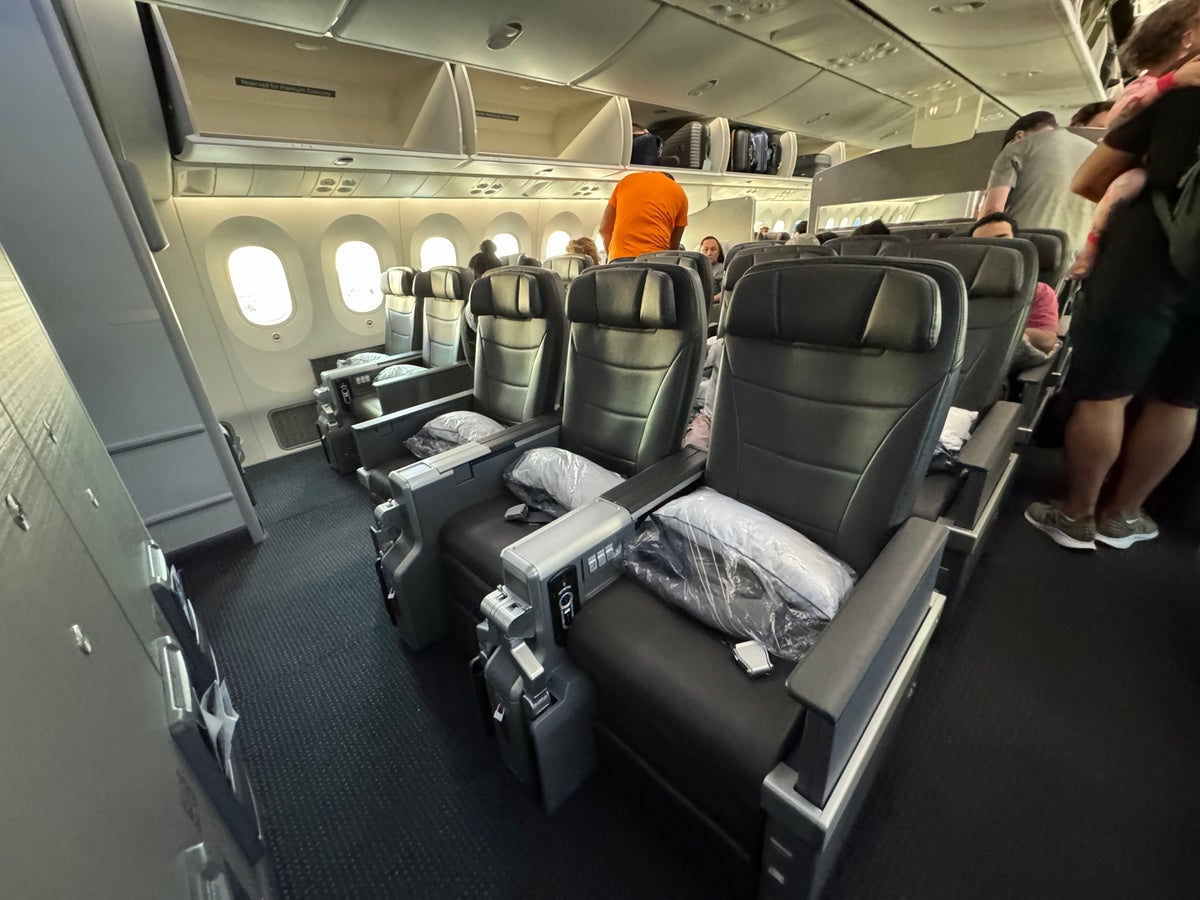 AA Premium Economy 787 Cabin