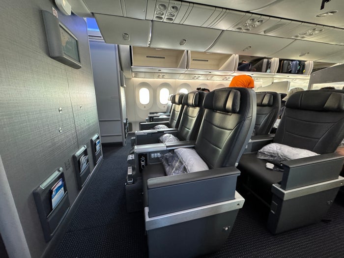 American Adds Premium Economy on JFK-LAX Transcontinental Route
